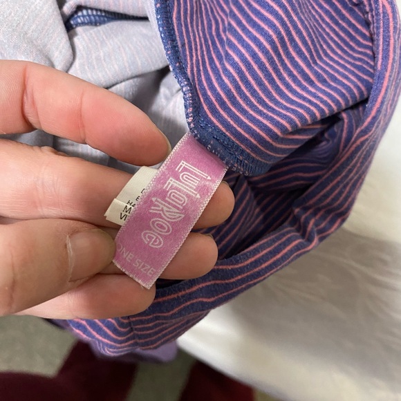 Pink and Purple Wavy Striped Pattern Leggings LulaRoe One Size Soft stretchy - Picture 8 of 9